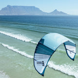 PLKB Hook V4 kite oranje. Big Air / Freeride kite. Kitesurfen in Kaapstad.