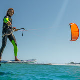 PLKB Synergy kite oranje. Lightwind kite. Kitefoilen op zee.
